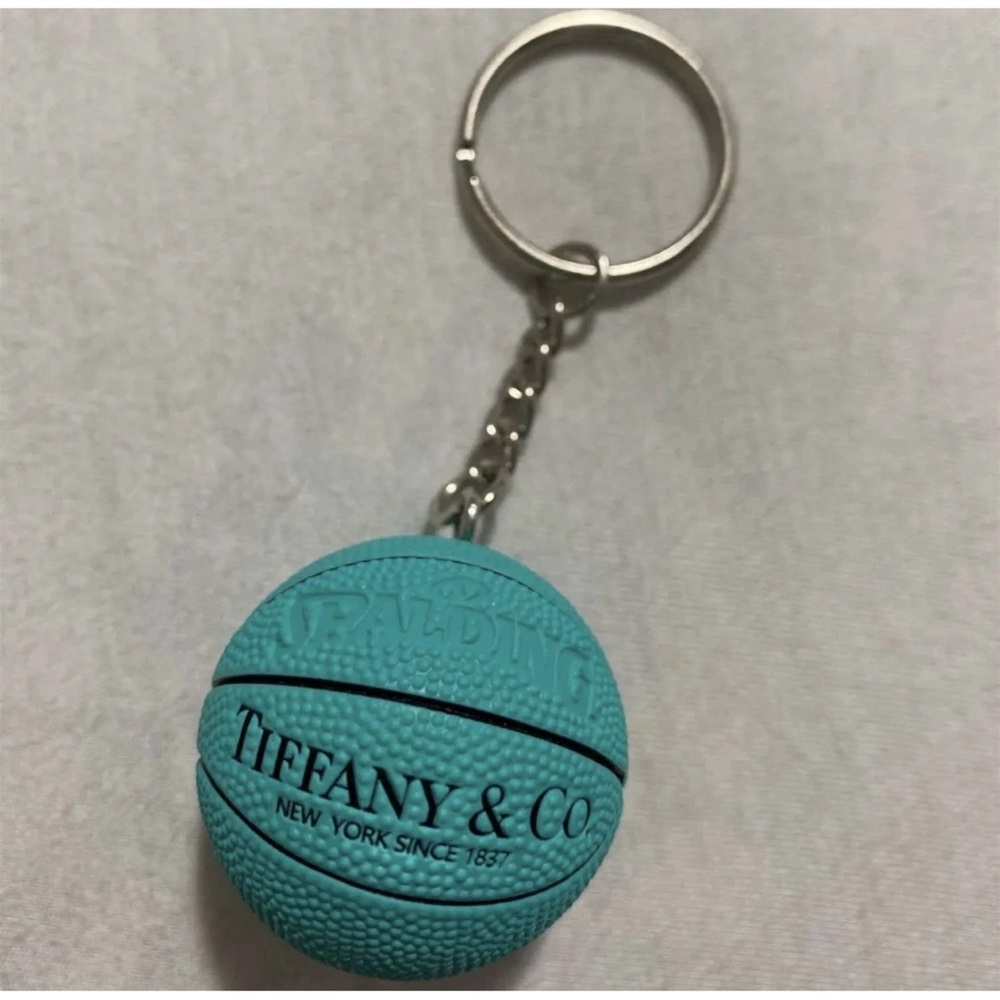 Tiffany basketball keychain - Picture 2 of 2